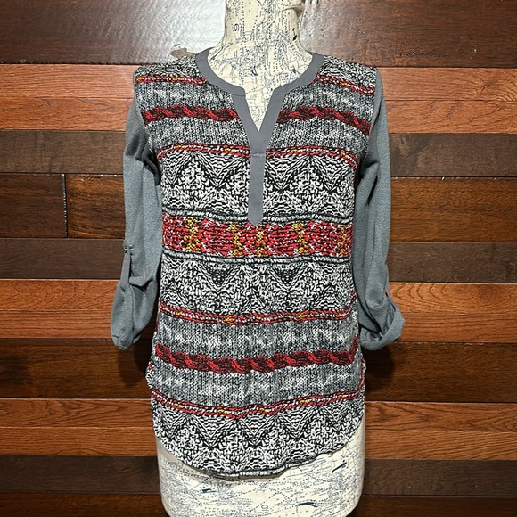 Black Rainn Tops - Black Rainn Scoop Neck 3/4 Sleeve Gray and Red Blouse
